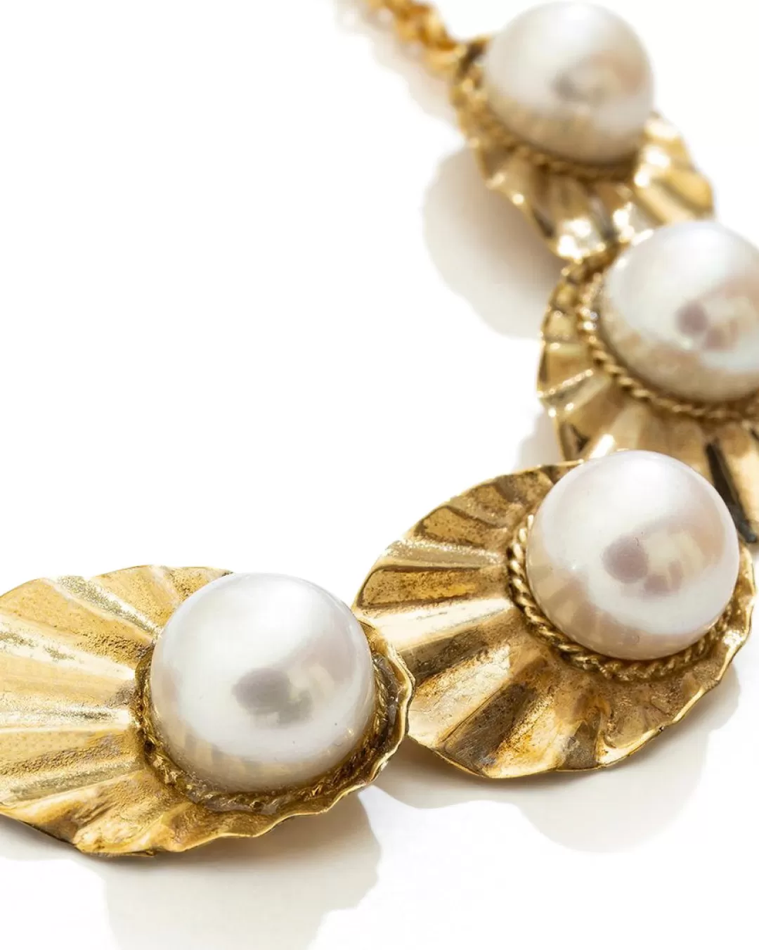 Women Liase Crown Shell Necklace With Natural Pearls